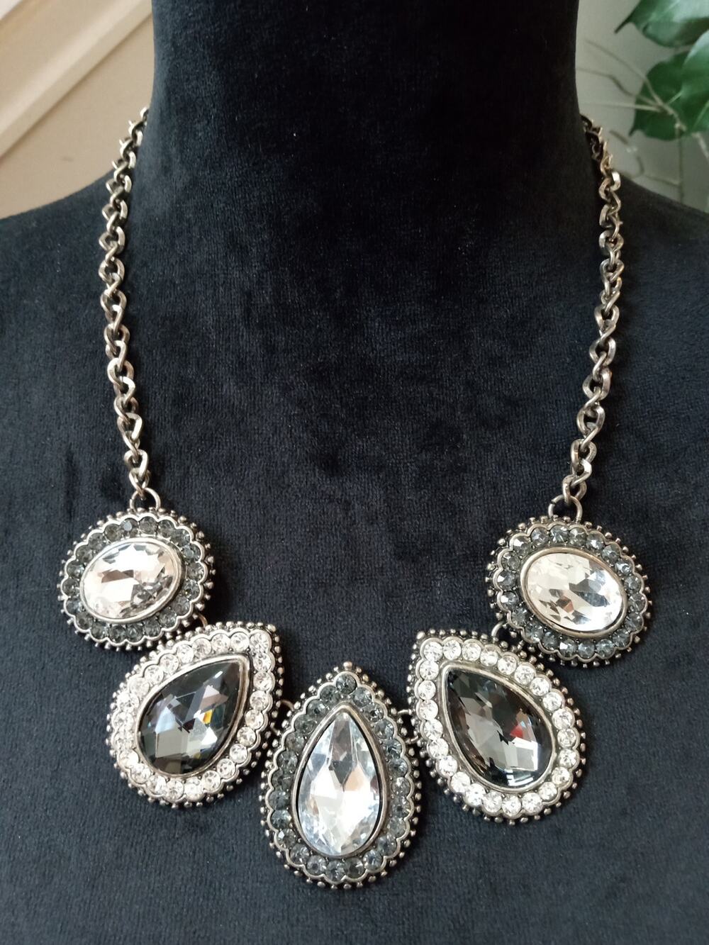 Vintage Silver Tone Gray Crystal Teardrop Statement Necklace Bib Collar Glam